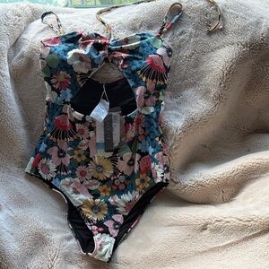 Floral women’s medium Swimwear New w/tags